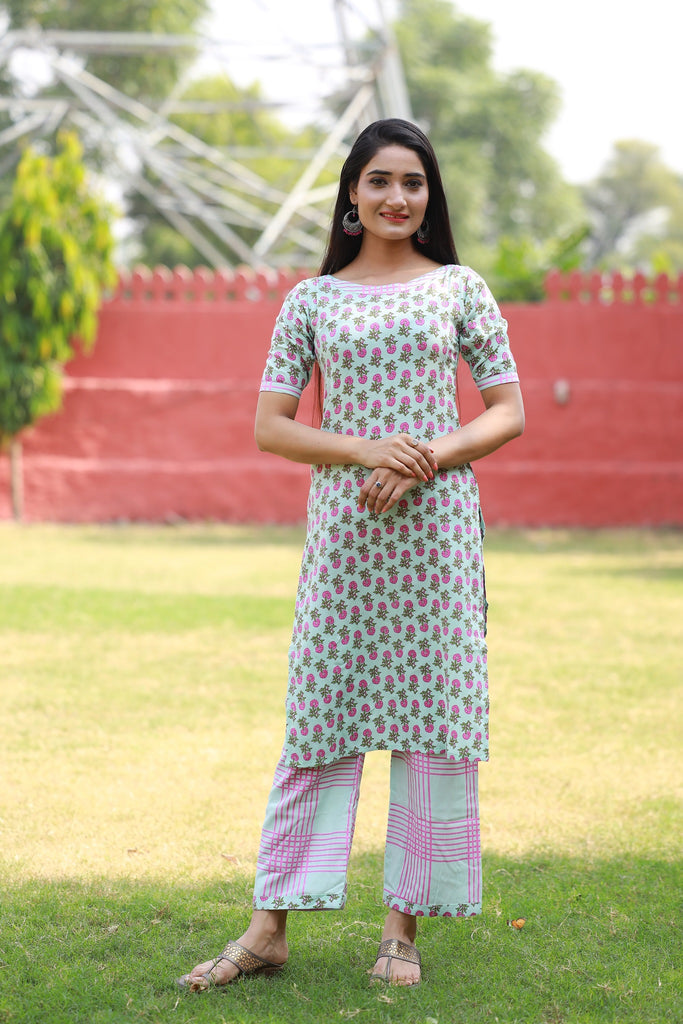 Buy online Women Boat Neck Printed Flared Kurta With Jacket from Kurta  Kurtis for Women by Ftdiva for ₹949 at 68% off | 2024 Limeroad.com